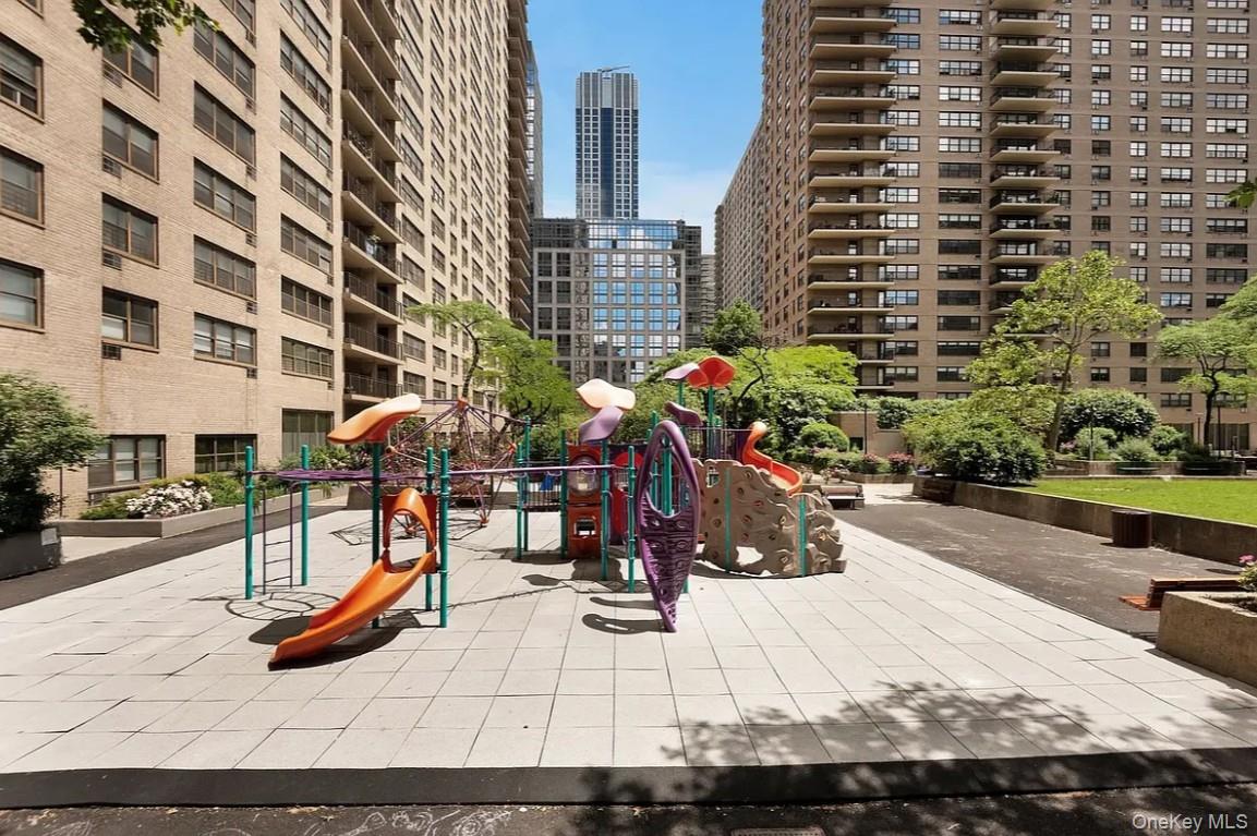185 W End Avenue, Unit 15E photo 25