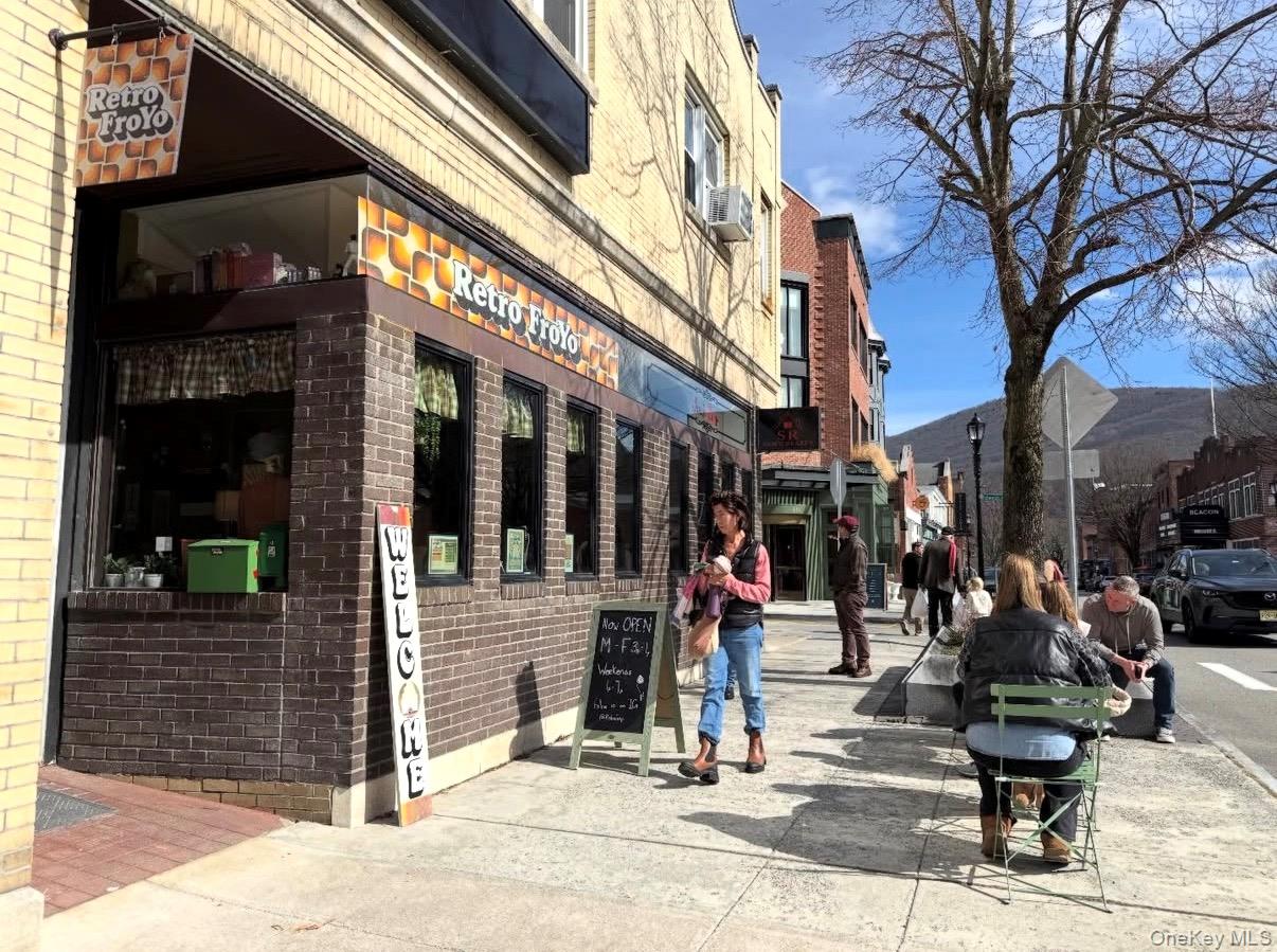 412 Main Street – For Sale
