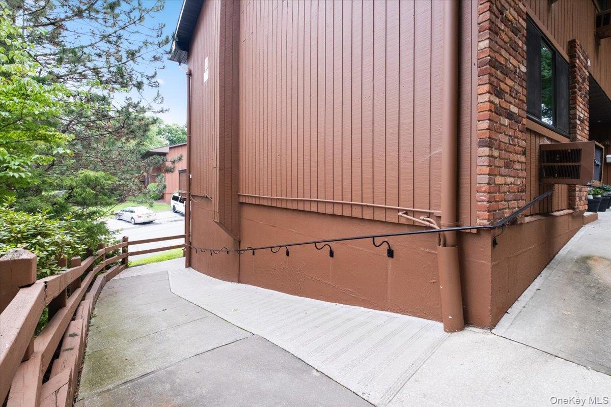 226 Coachlight Square – For Sale photo 4