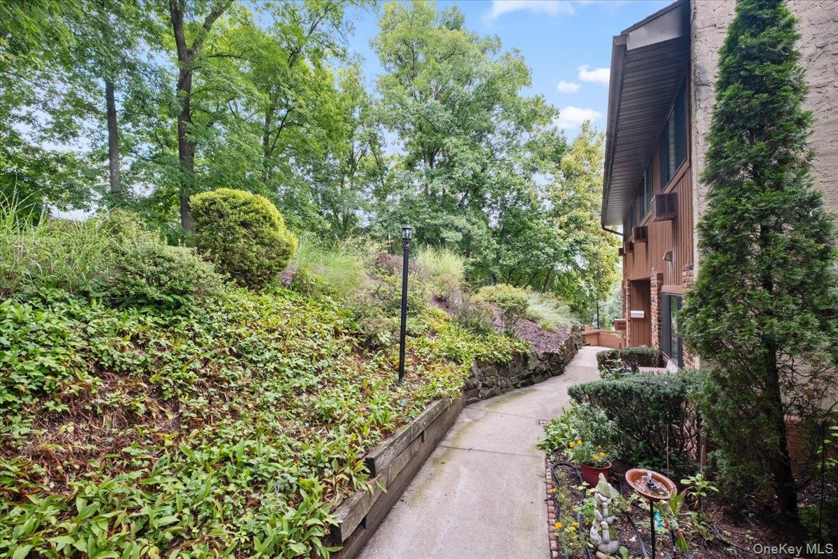 226 Coachlight Square – For Sale photo 2