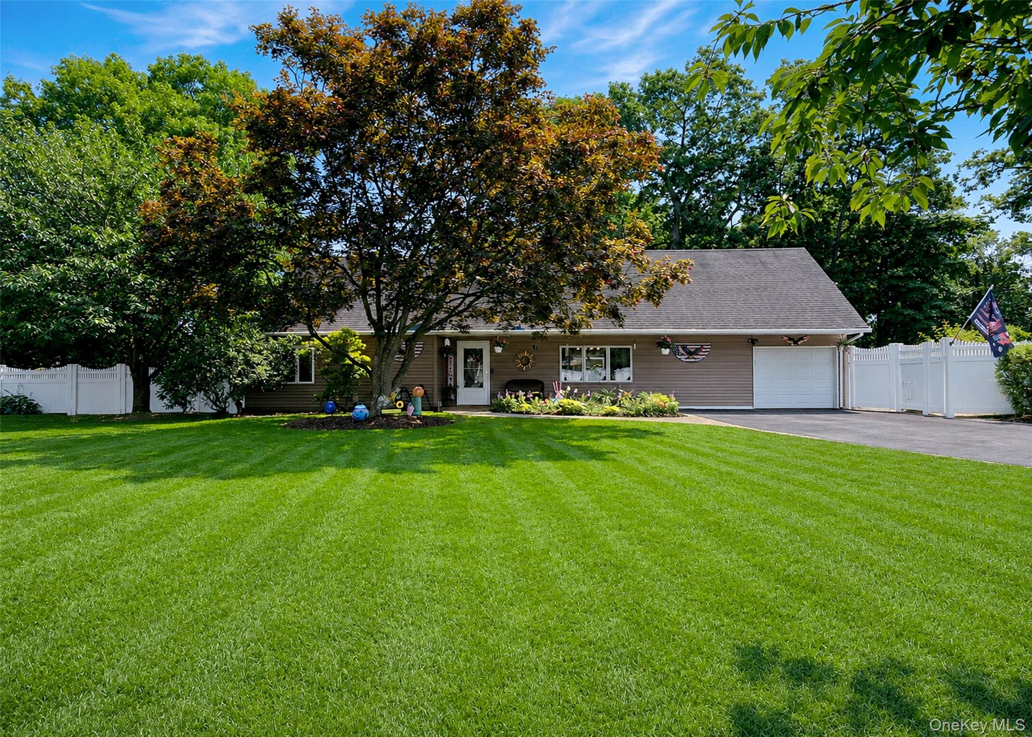 4 Halfcircle Drive – For Sale
