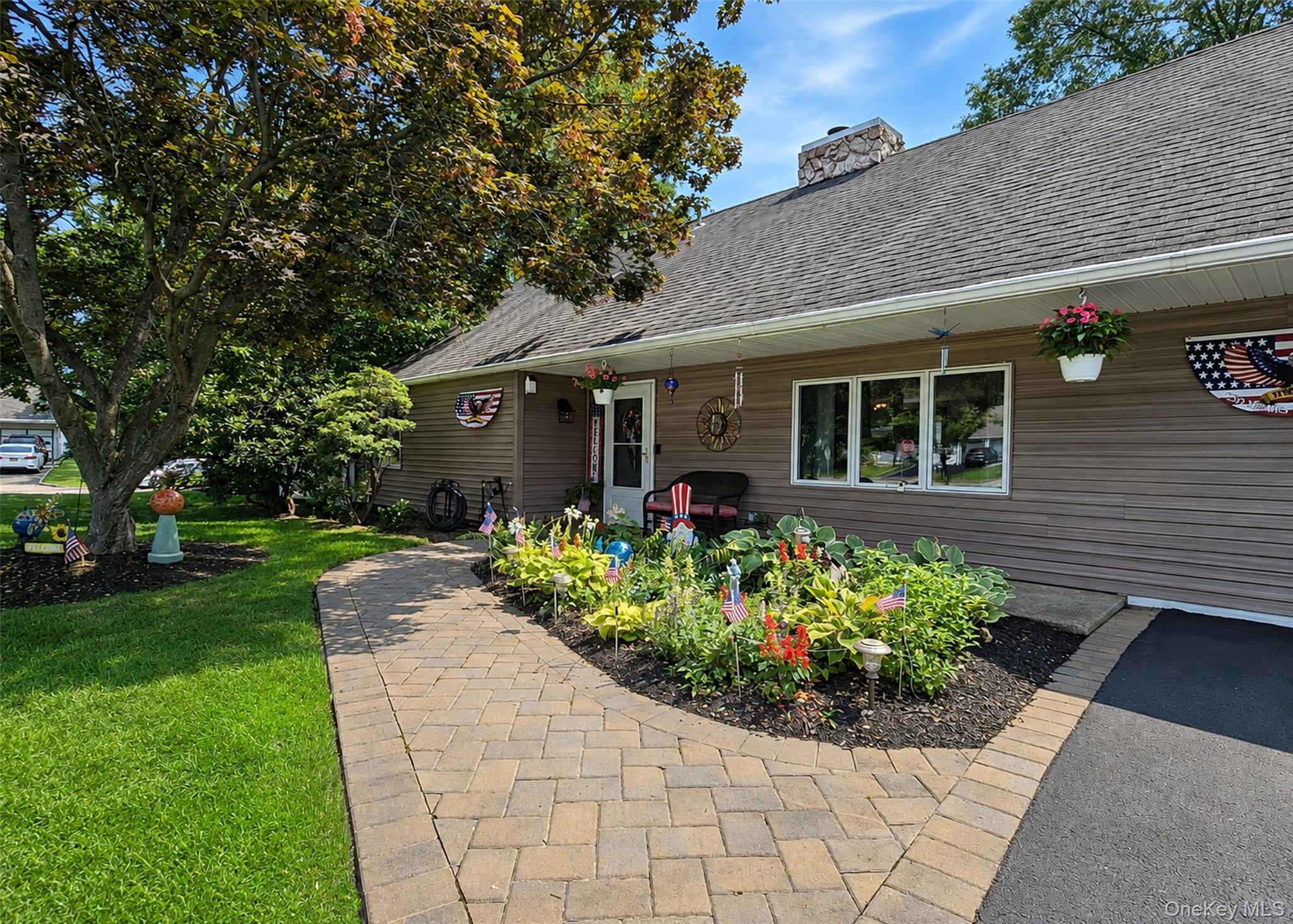 4 Halfcircle Drive – For Sale photo 3
