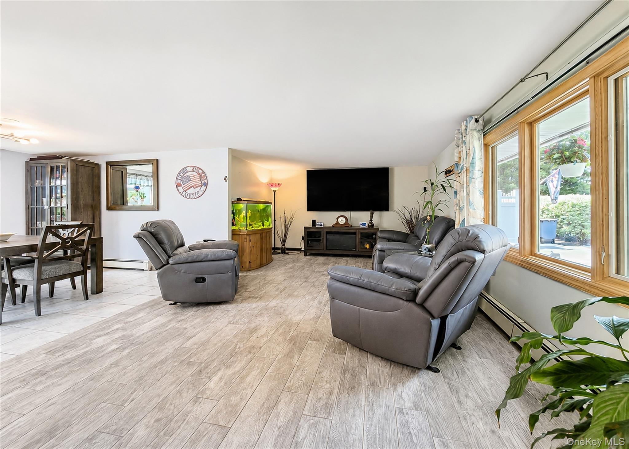 4 Halfcircle Drive – For Sale photo 4