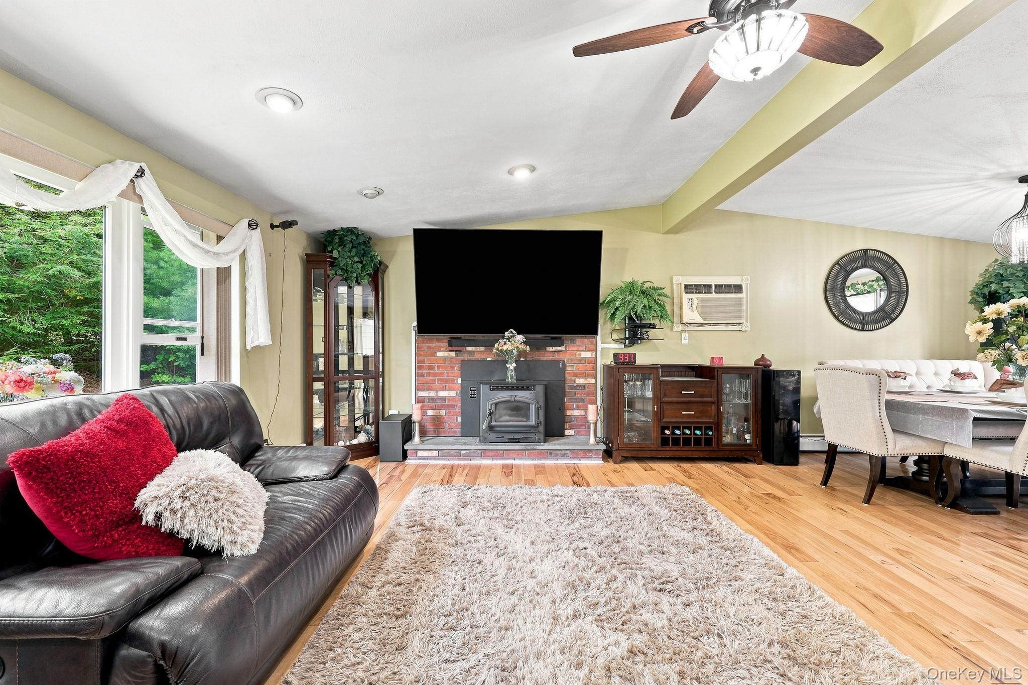 842 Ulster Heights Road – For Sale photo 2