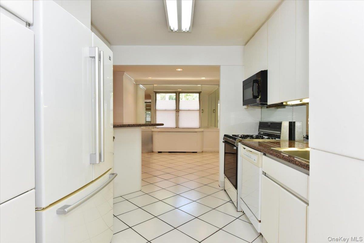 180 S Middle Neck Road, Unit 1-J photo 21