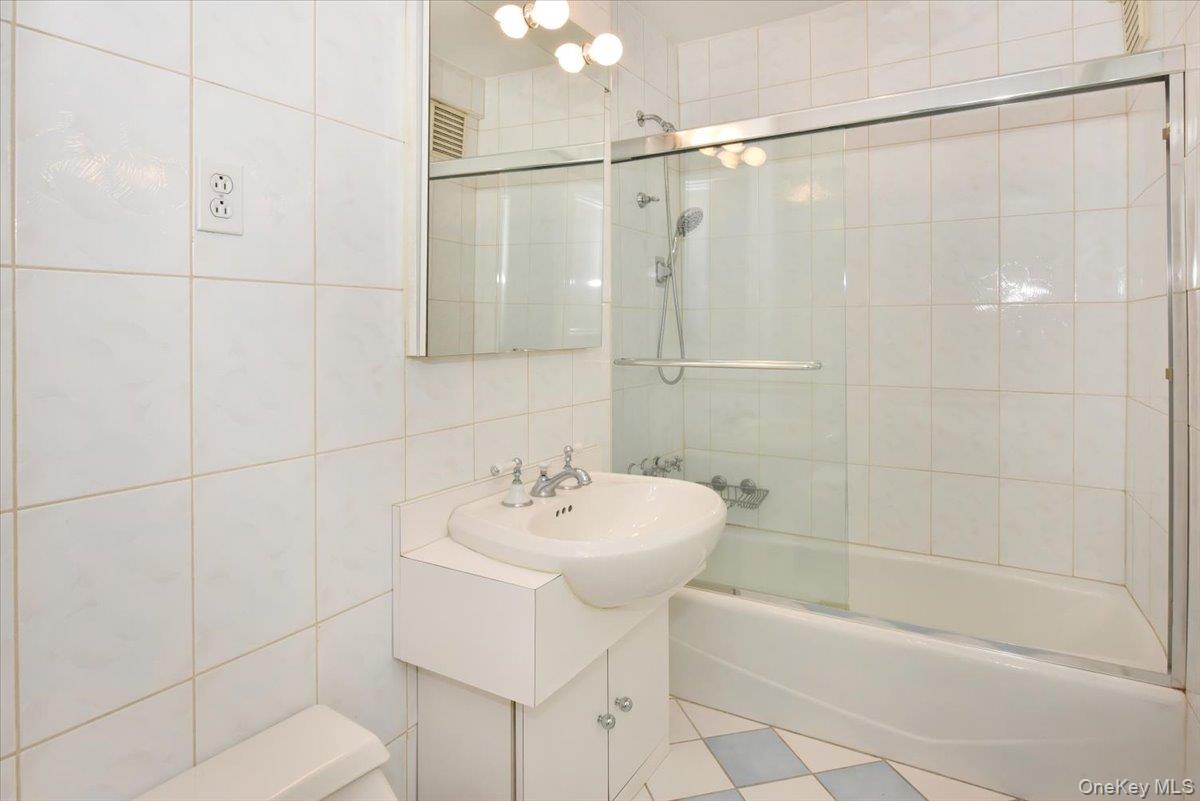 180 S Middle Neck Road, Unit 1-J photo 19