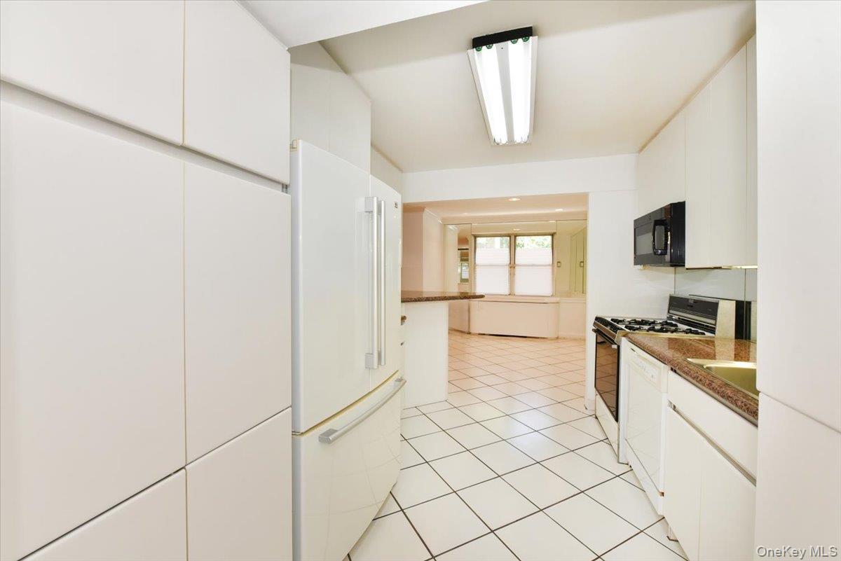 180 S Middle Neck Road, Unit 1-J photo 24