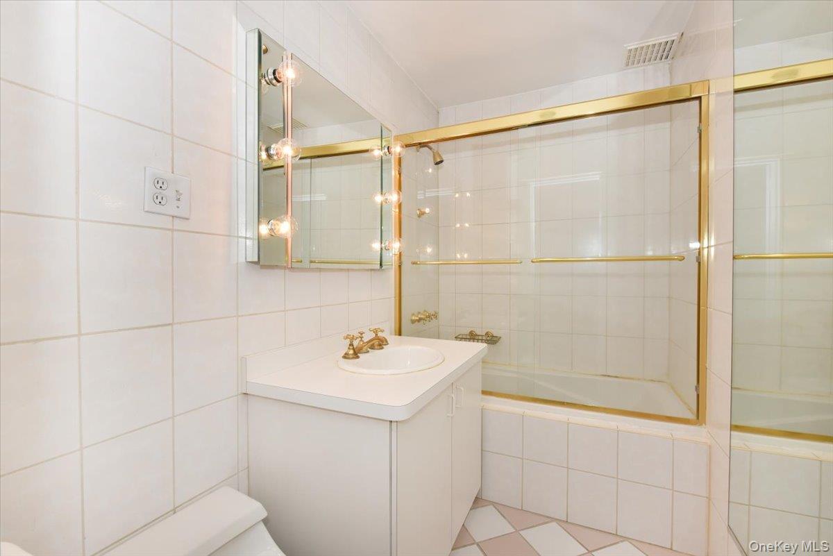 180 S Middle Neck Road, Unit 1-J photo 9