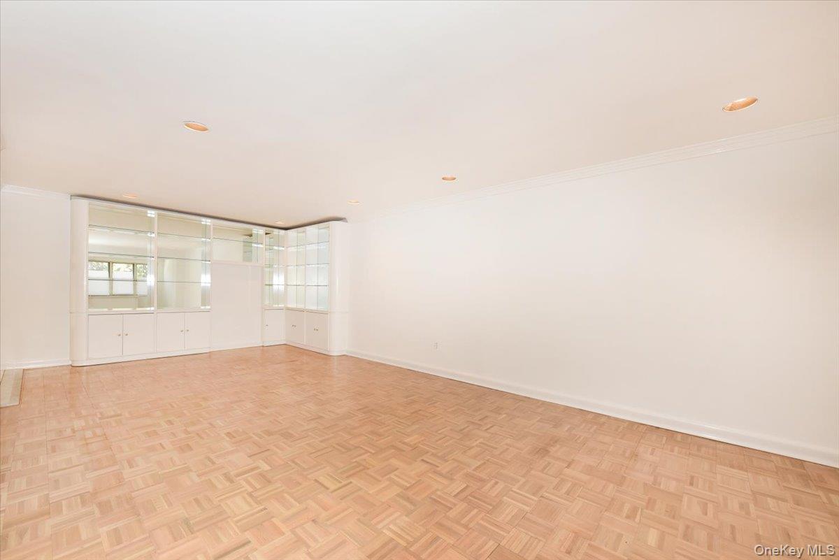 180 S Middle Neck Road, Unit 1-J photo 29