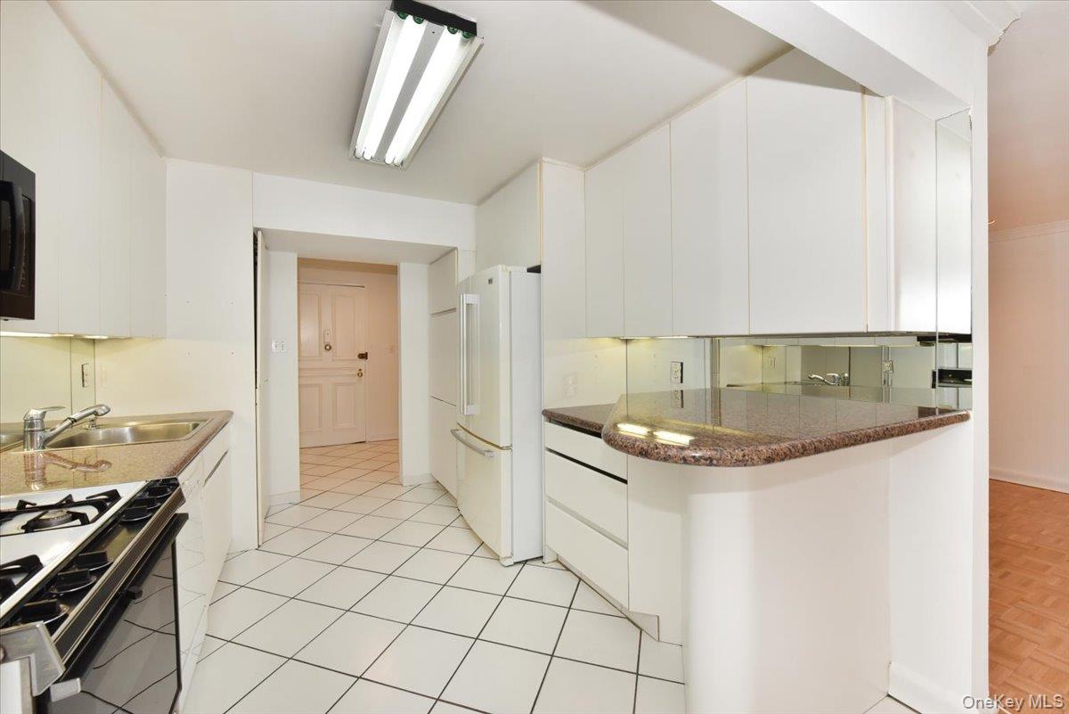 180 S Middle Neck Road, Unit 1-J photo 23