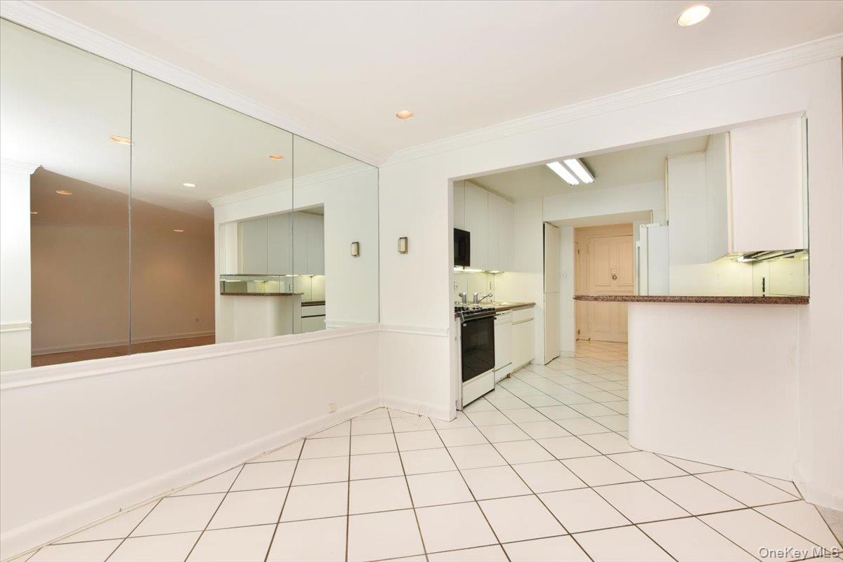 180 S Middle Neck Road, Unit 1-J photo 27