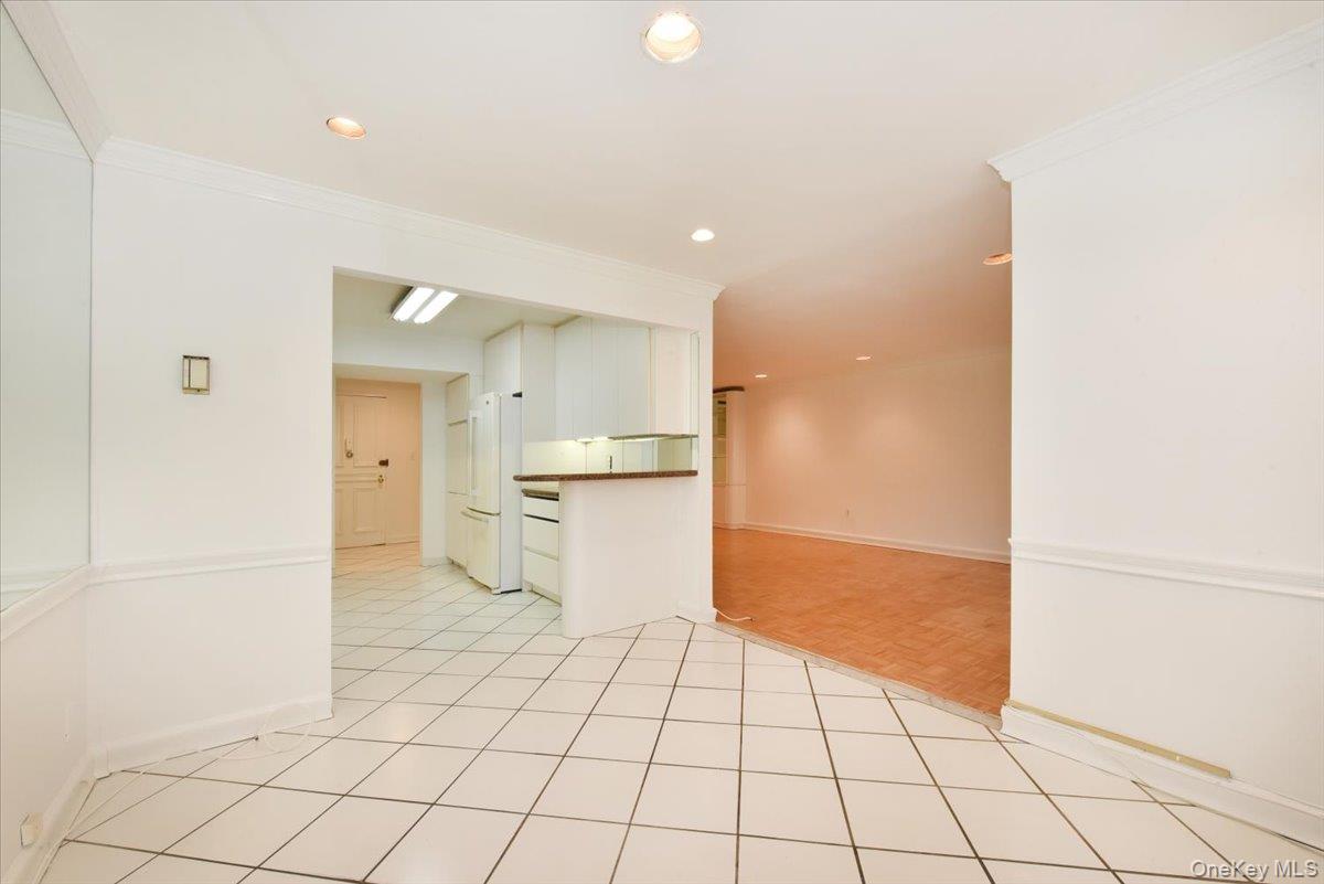 180 S Middle Neck Road, Unit 1-J photo 25