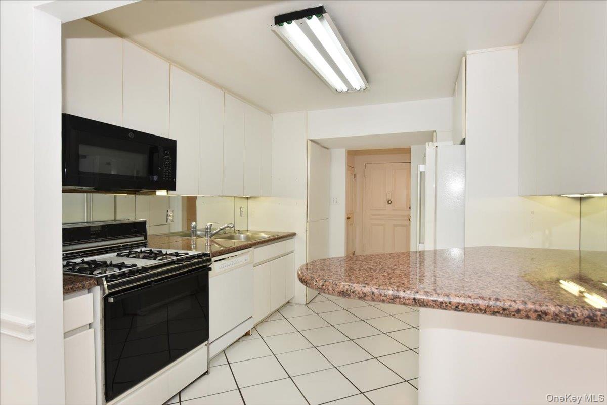 180 S Middle Neck Road, Unit 1-J photo 22