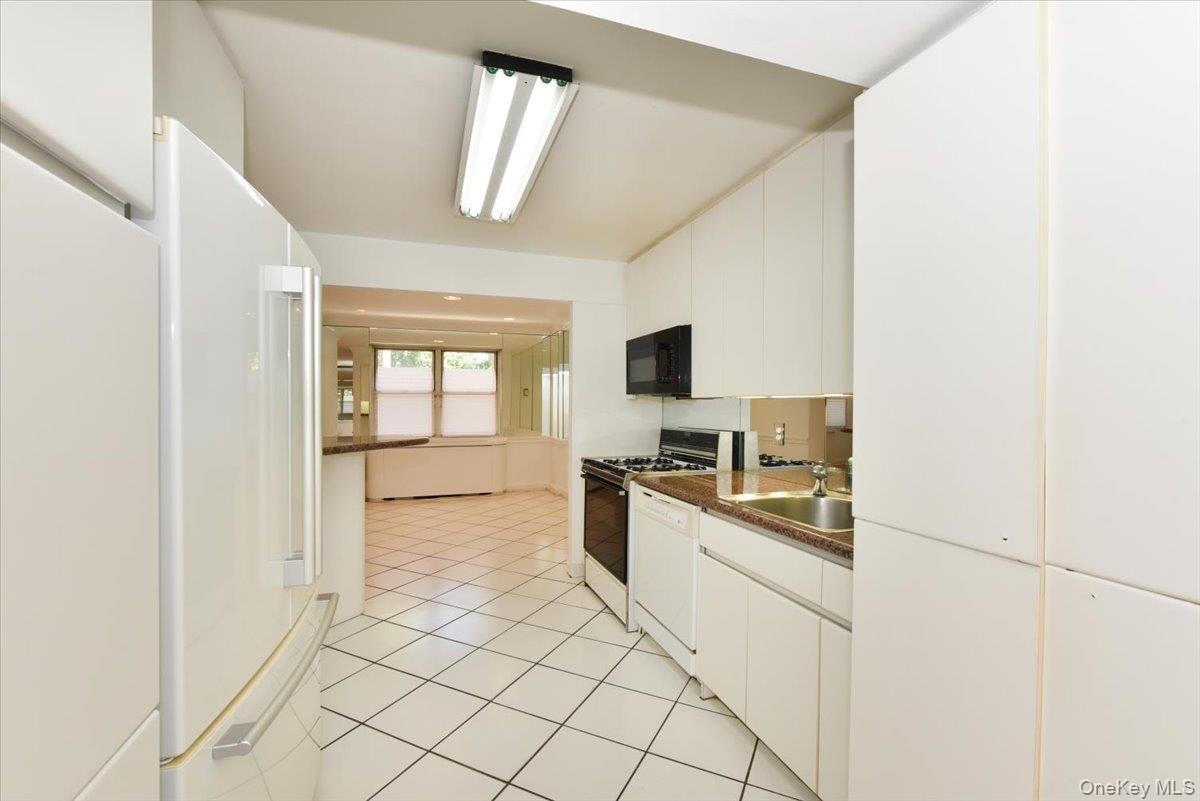 180 S Middle Neck Road, Unit 1-J photo 20