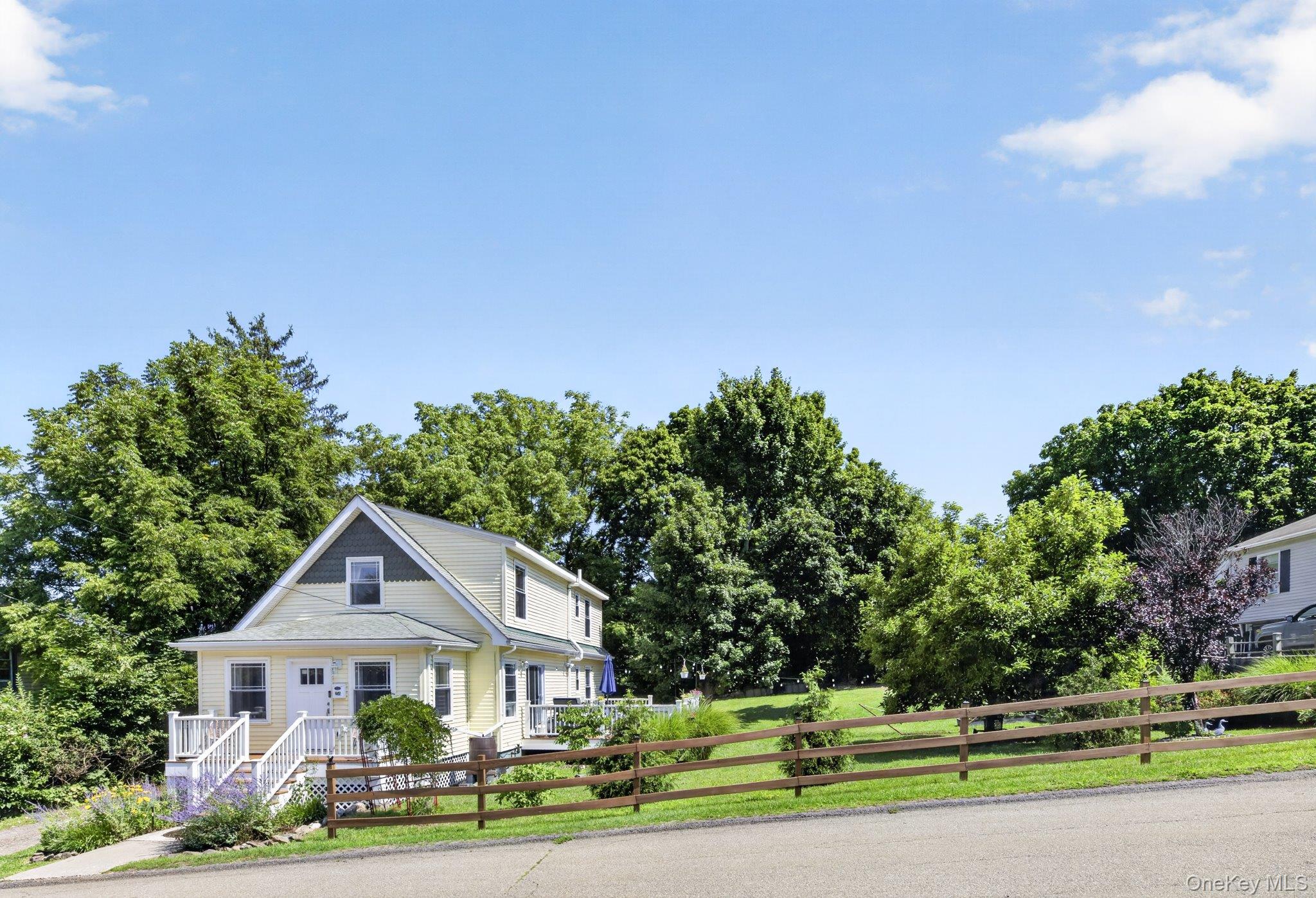 256 E Main Street – For Sale photo 4