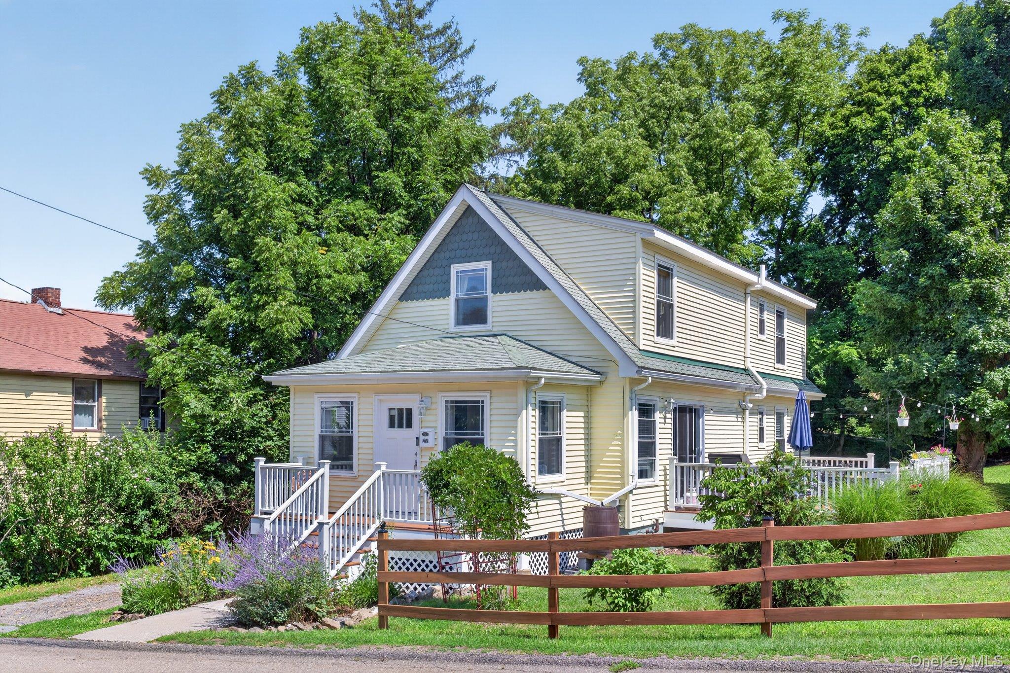256 E Main Street – For Sale photo 3