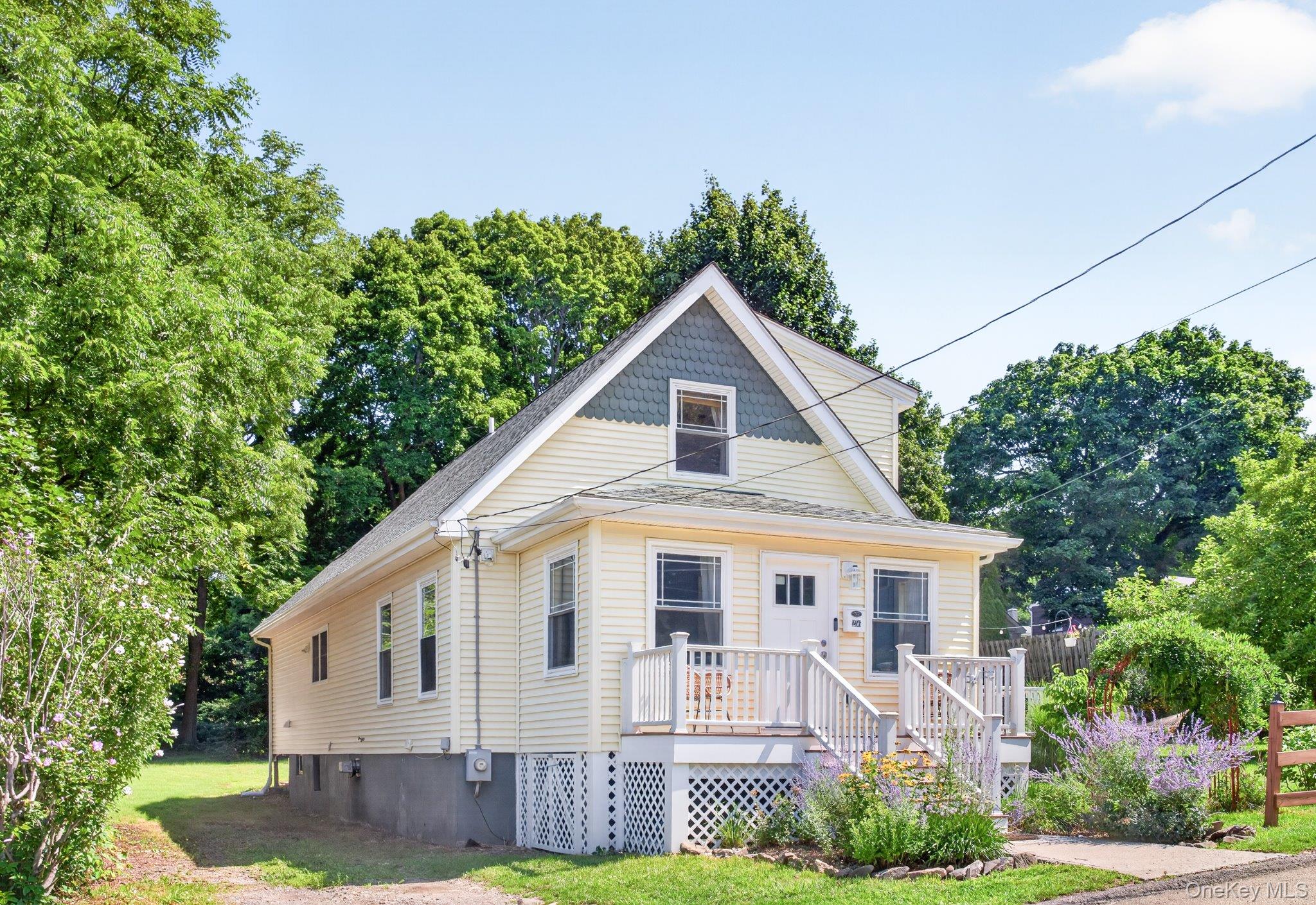 256 E Main Street – For Sale