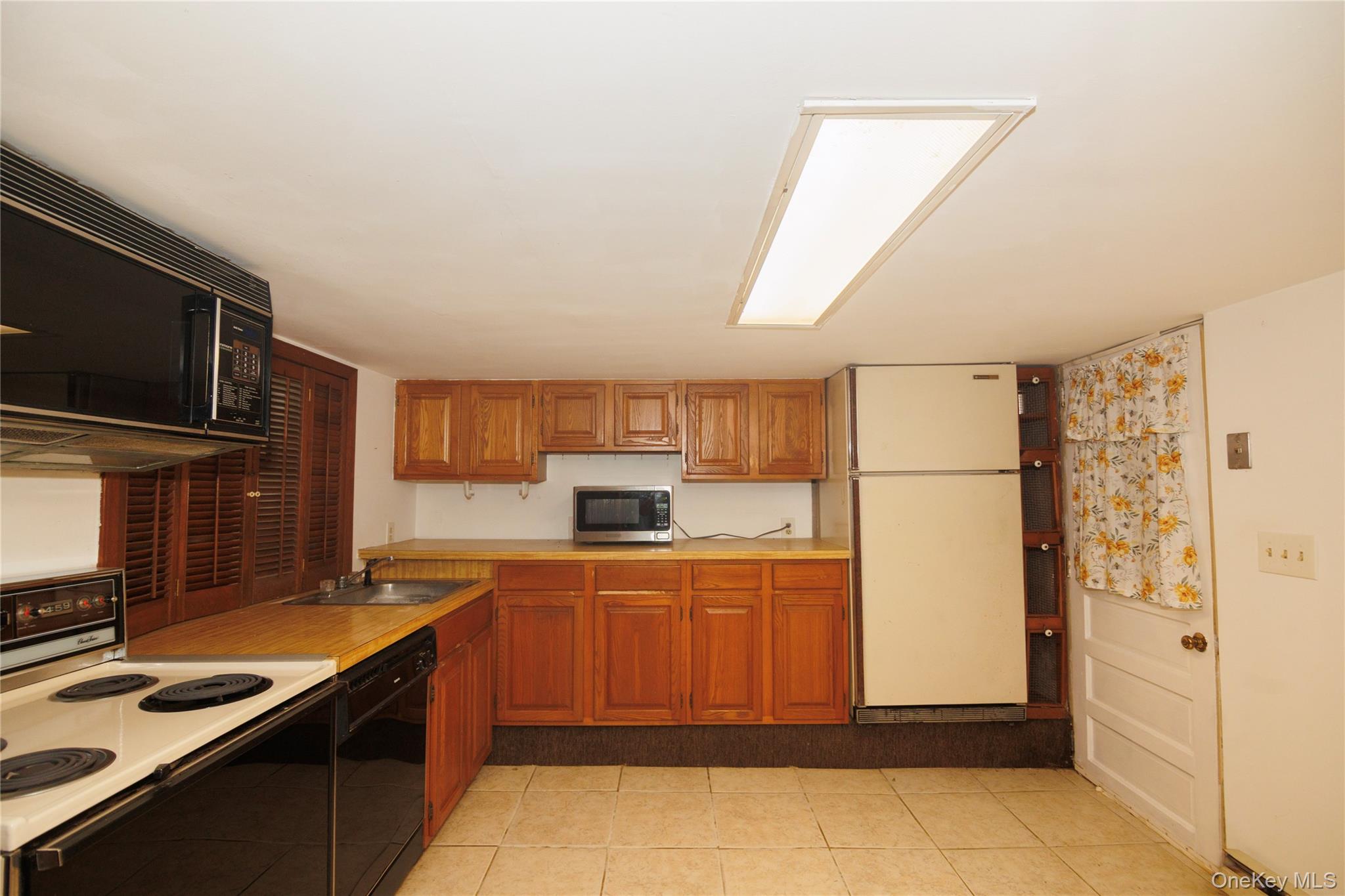 184 Lake Drive – For Sale photo 7