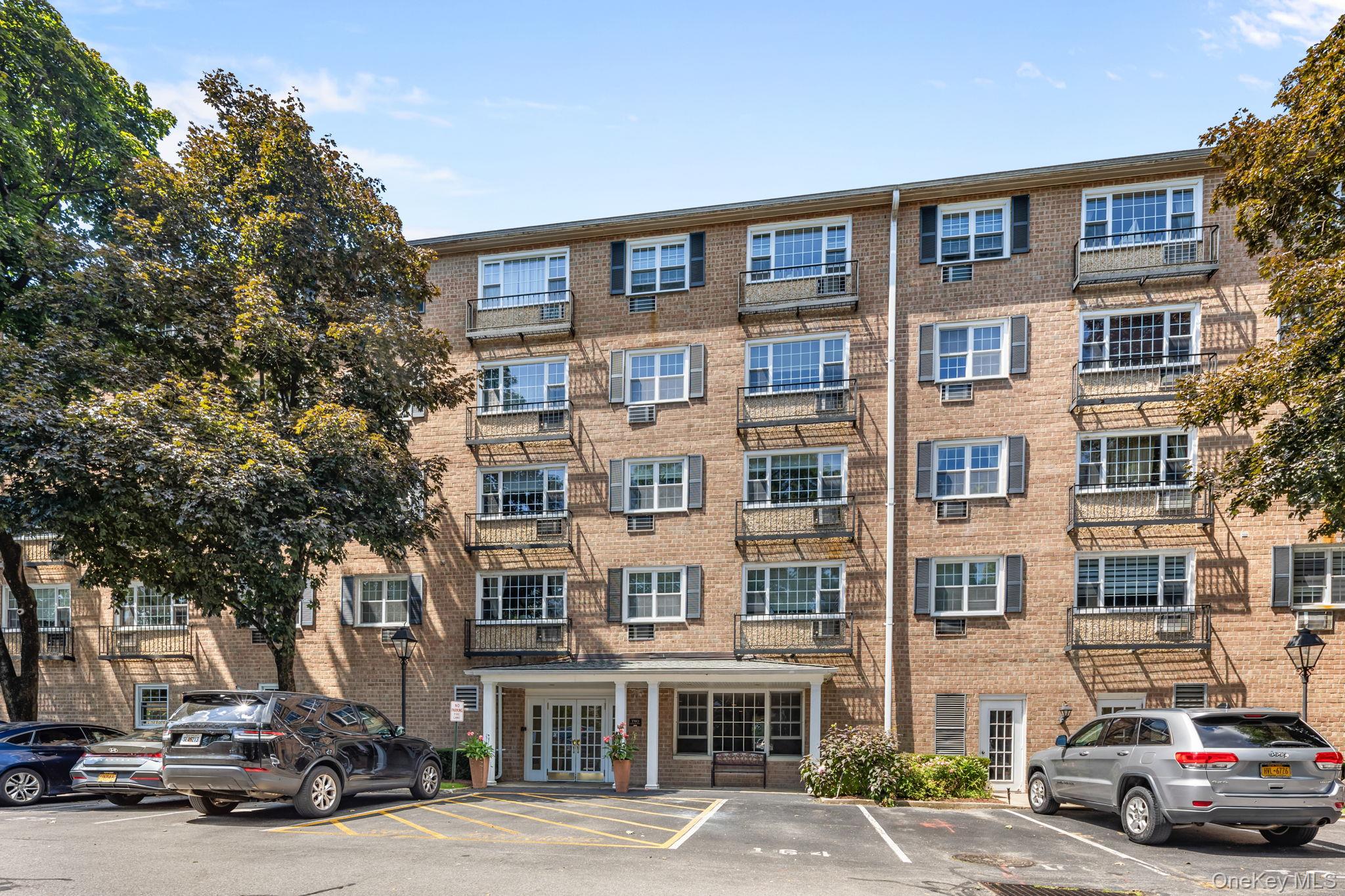 2 Consulate Drive, Unit 3G