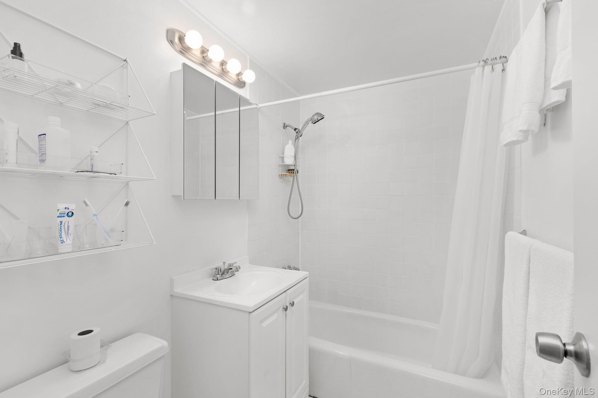2 Consulate Drive, Unit 3G photo 15