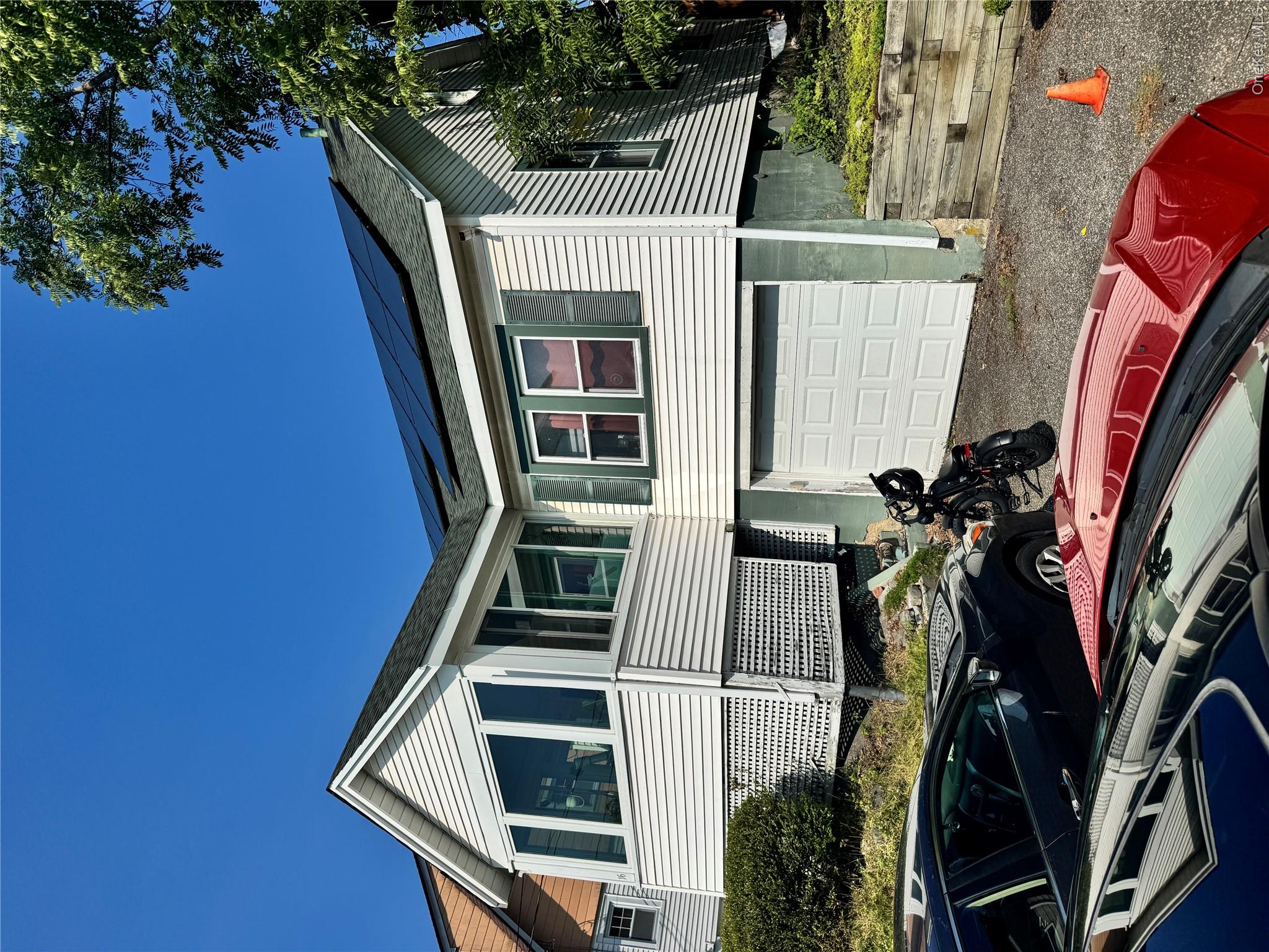 16 Earle Street, Unit 14 1/2 photo 2