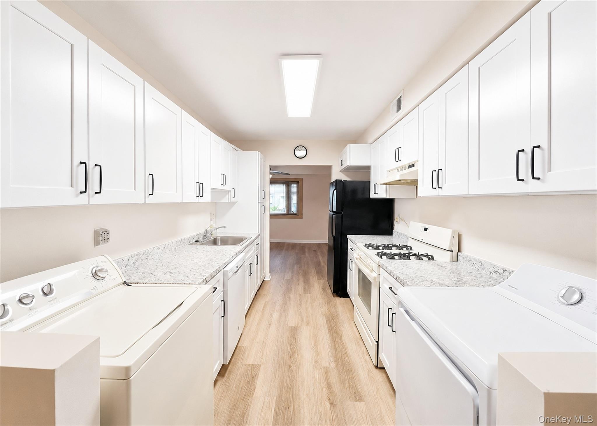 1 Wooded Way, Unit 1 photo 4