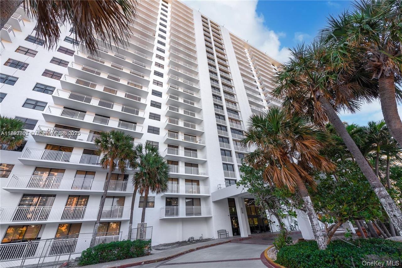 210 174th ST Unit 419 Collins Avenue, Unit 419