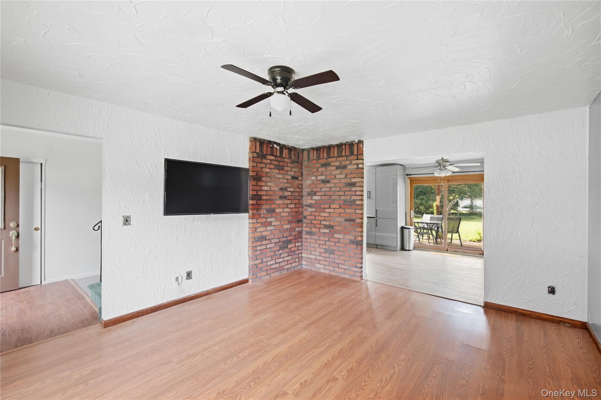 8 Imperial Drive – For Sale photo 4