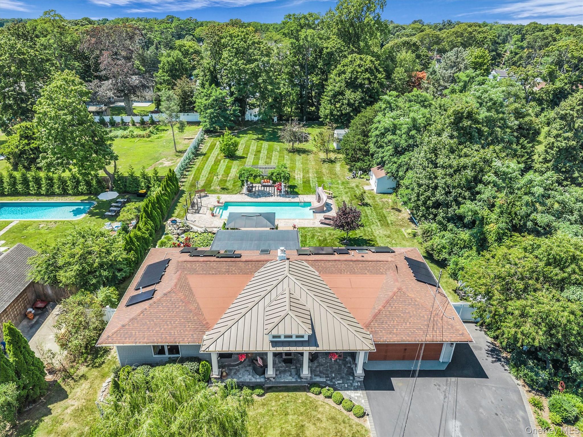 6 N Howells Point Road – For Sale