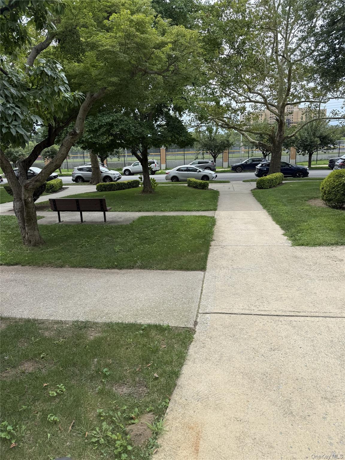 76-33 Commonwealth Boulevard, Unit A photo 2