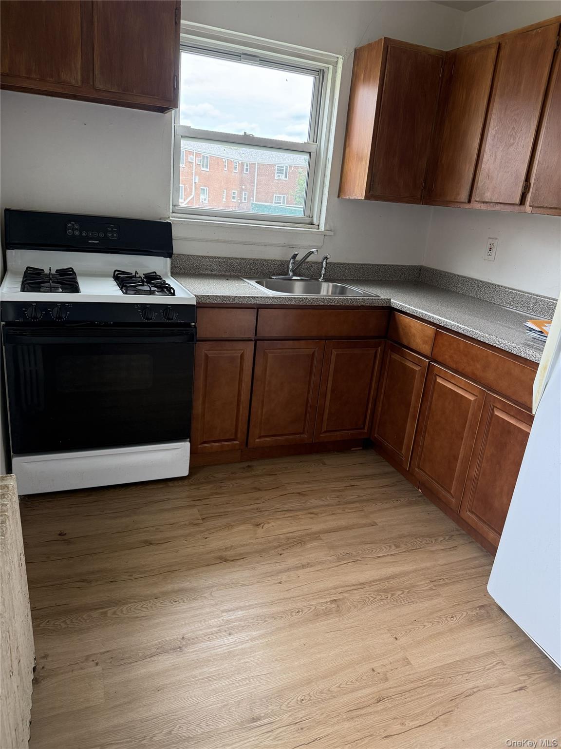 76-33 Commonwealth Boulevard, Unit A photo 6