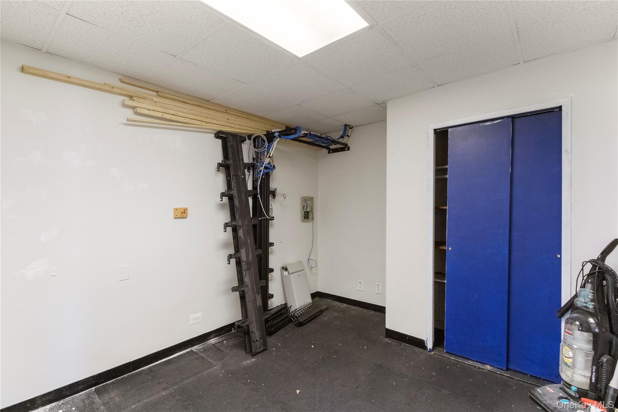 29 Glen Cove Avenue, Unit 202 photo 7