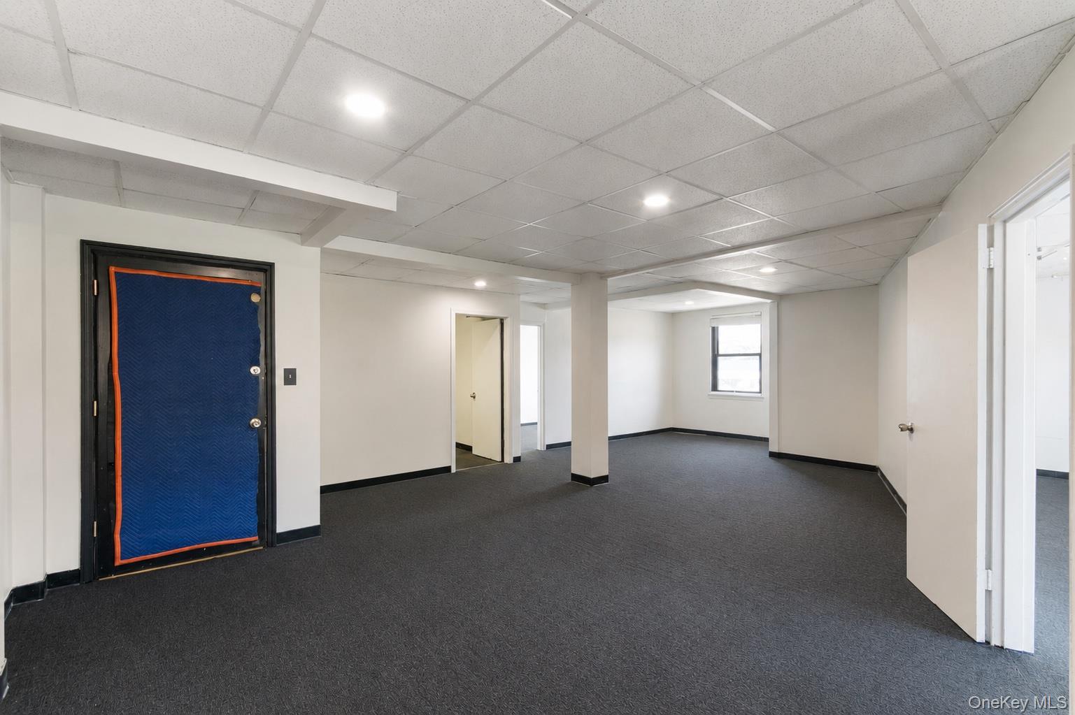 29 Glen Cove Avenue, Unit 202 photo 4