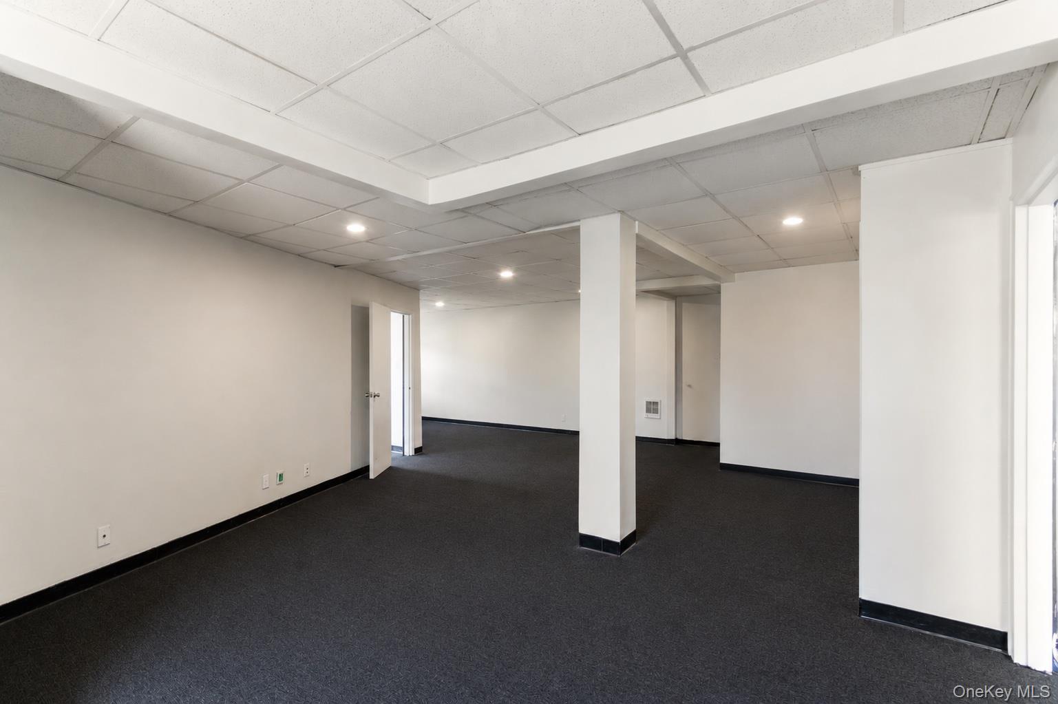 29 Glen Cove Avenue, Unit 202 photo 5