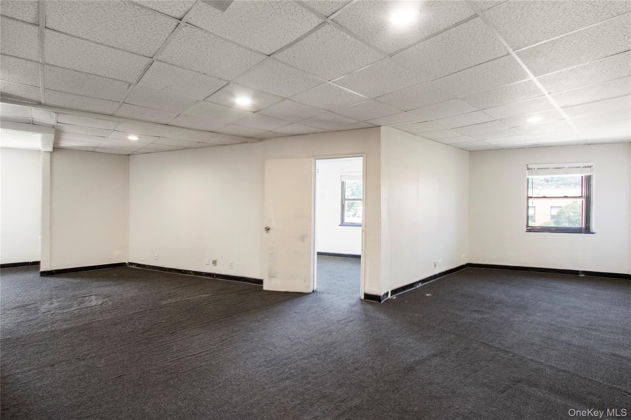 29 Glen Cove Avenue, Unit 202 photo 3