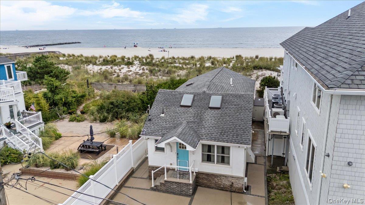 899 Oceanfront – For Sale photo 23