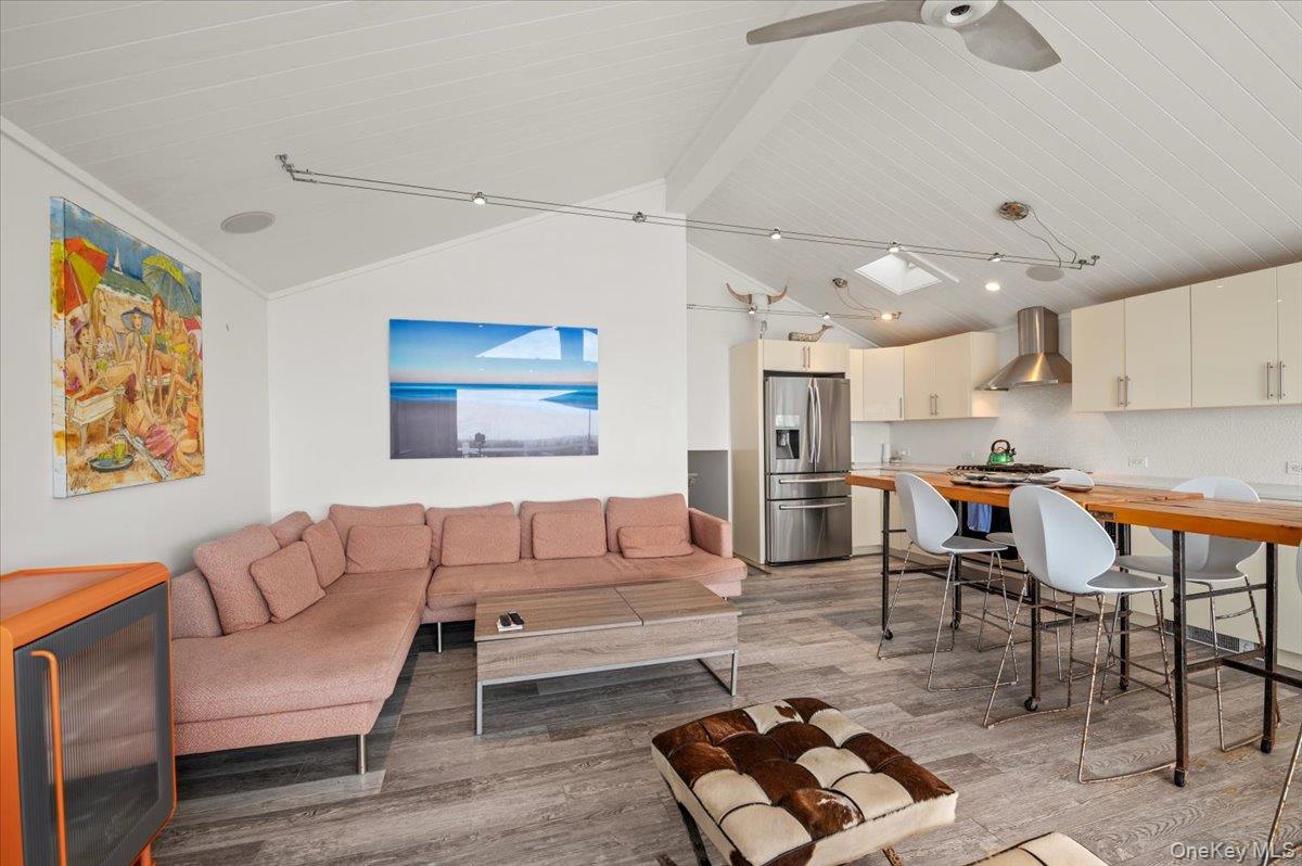 899 Oceanfront – For Sale photo 8