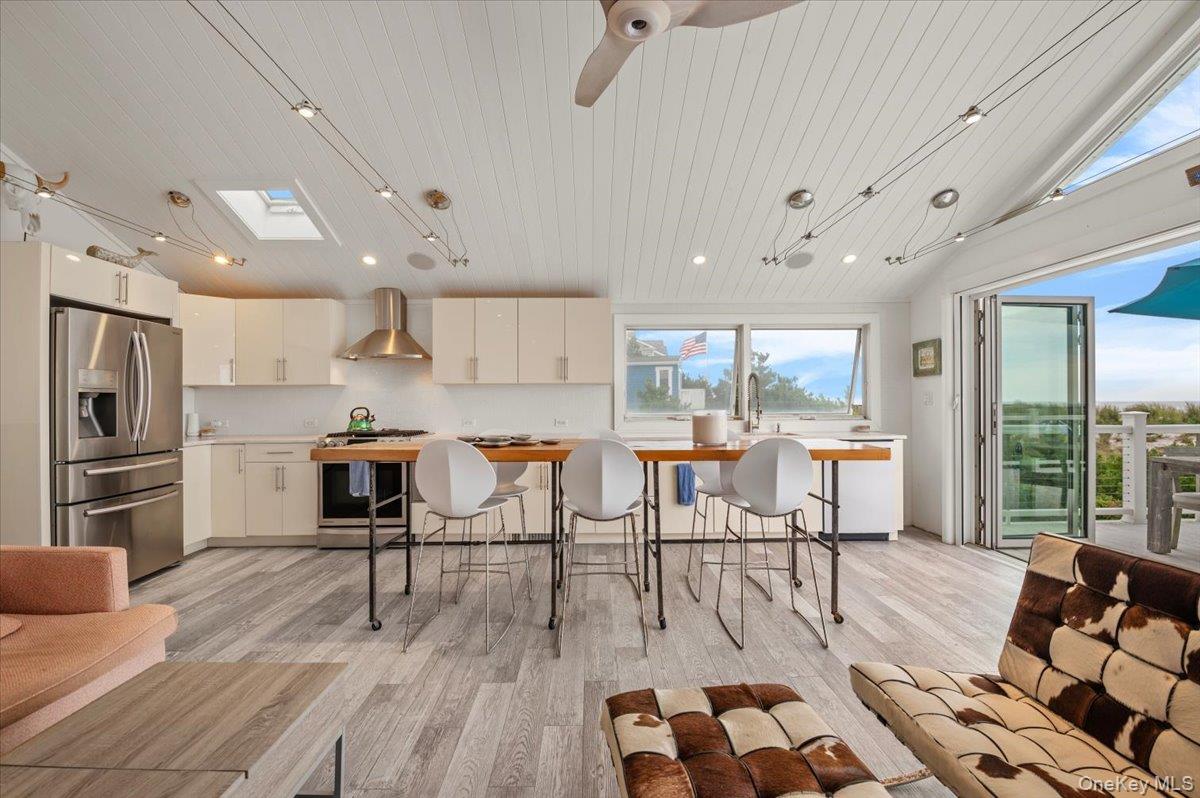 899 Oceanfront – For Sale photo 6
