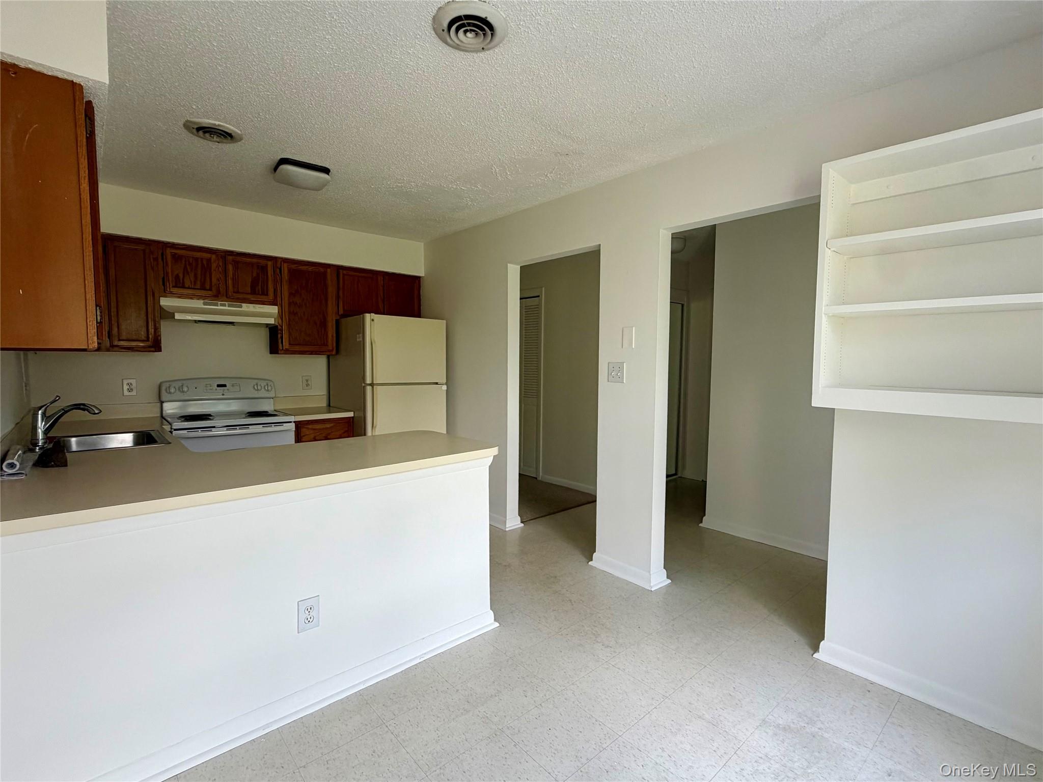 15 Pond Drive W – For Rent photo 3