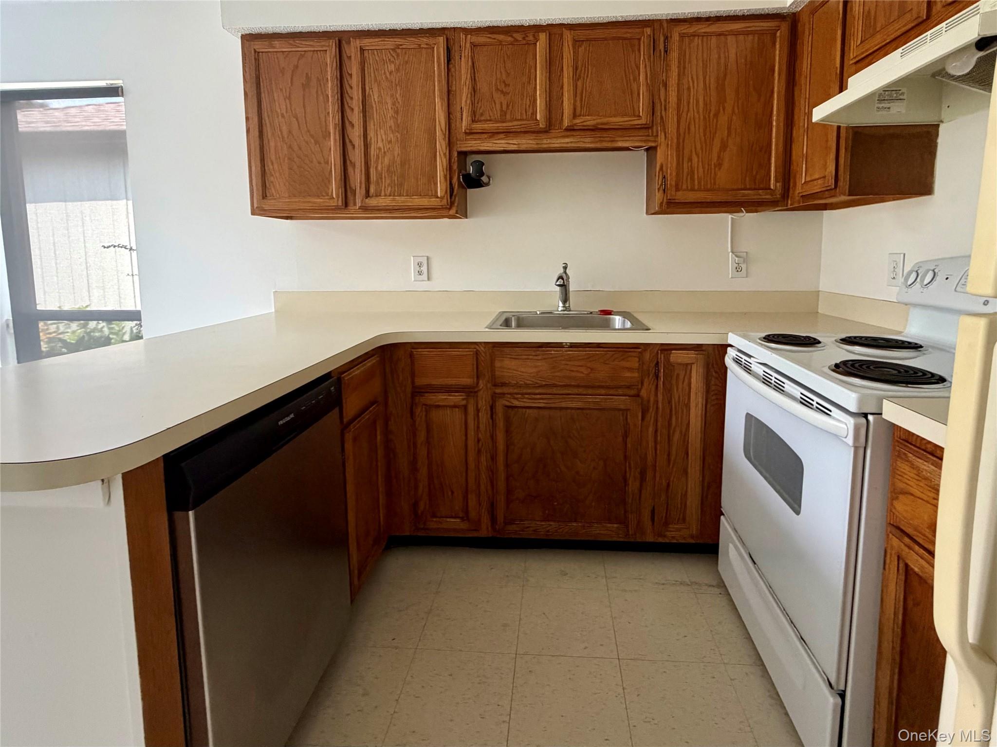 15 Pond Drive W – For Rent photo 5