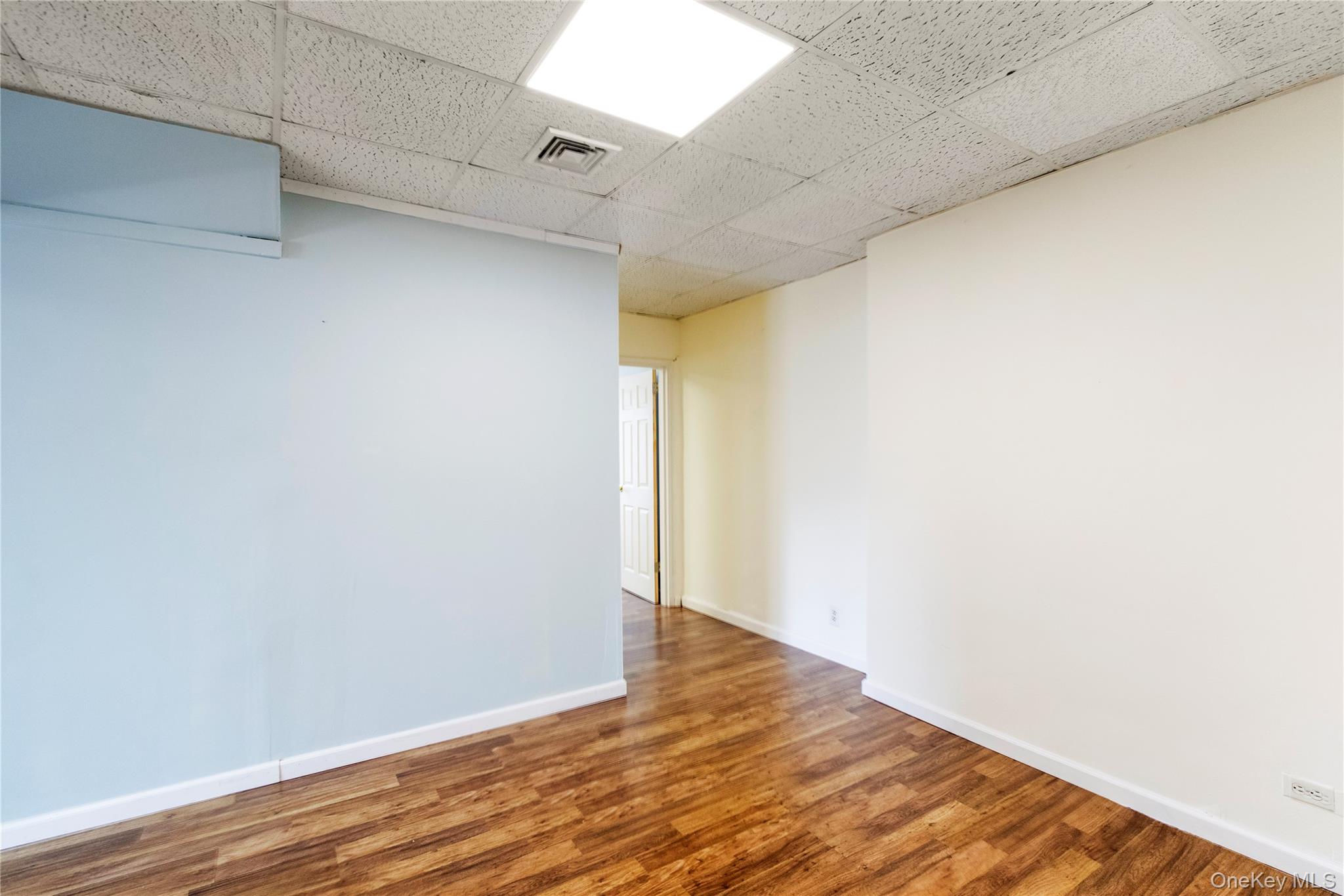 29 Glen Cove Avenue, Unit 210 photo 3