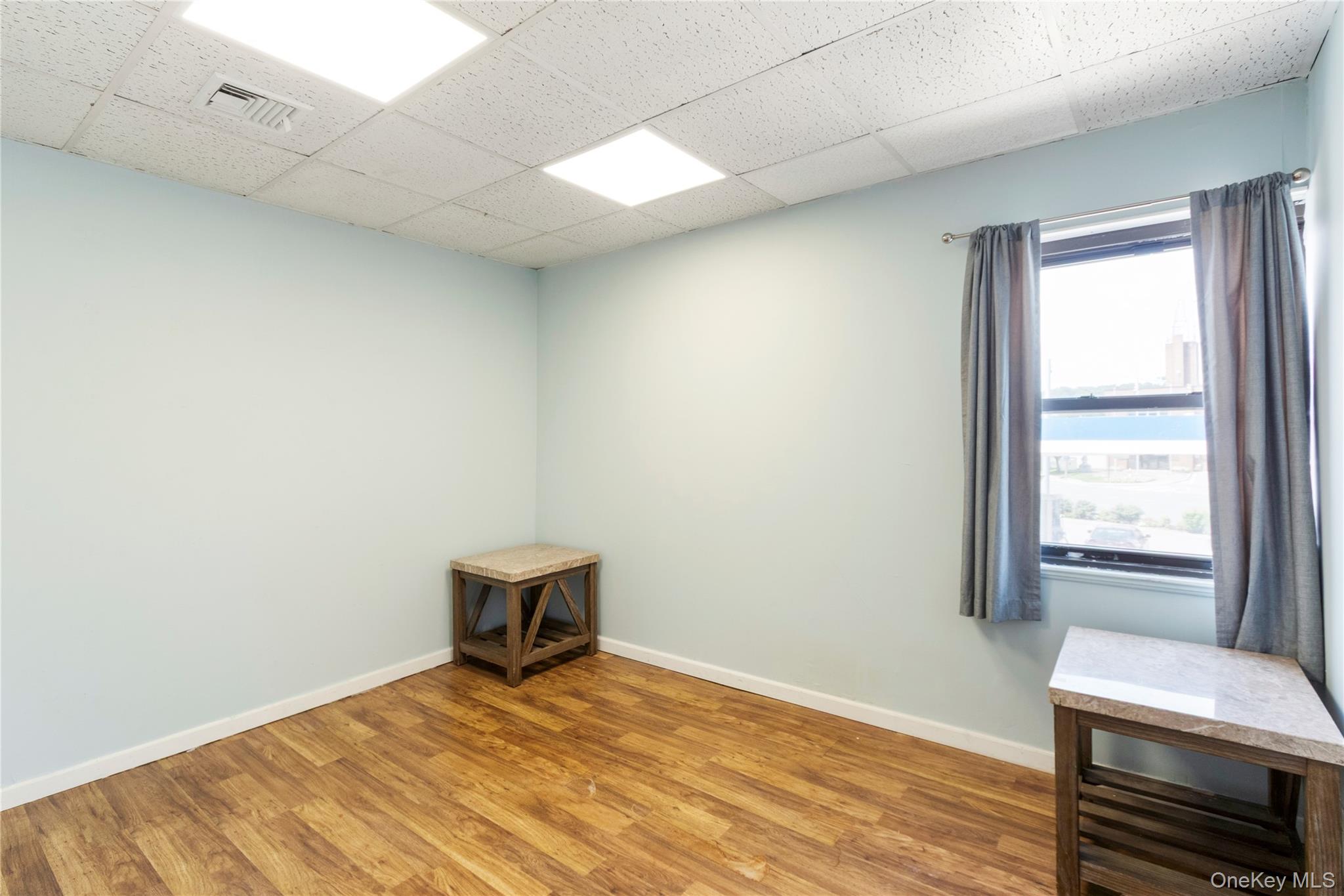 29 Glen Cove Avenue, Unit 210 photo 5