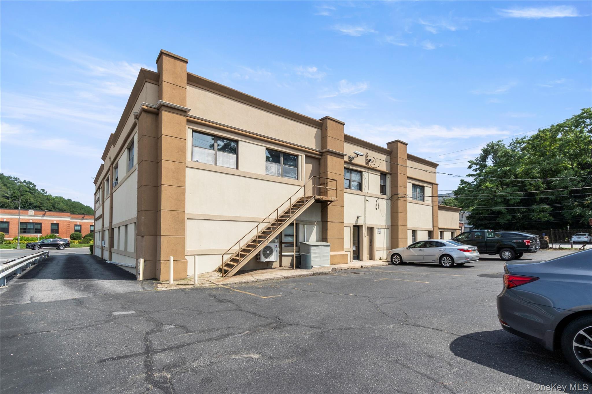 29 Glen Cove Avenue, Unit 210 photo 6
