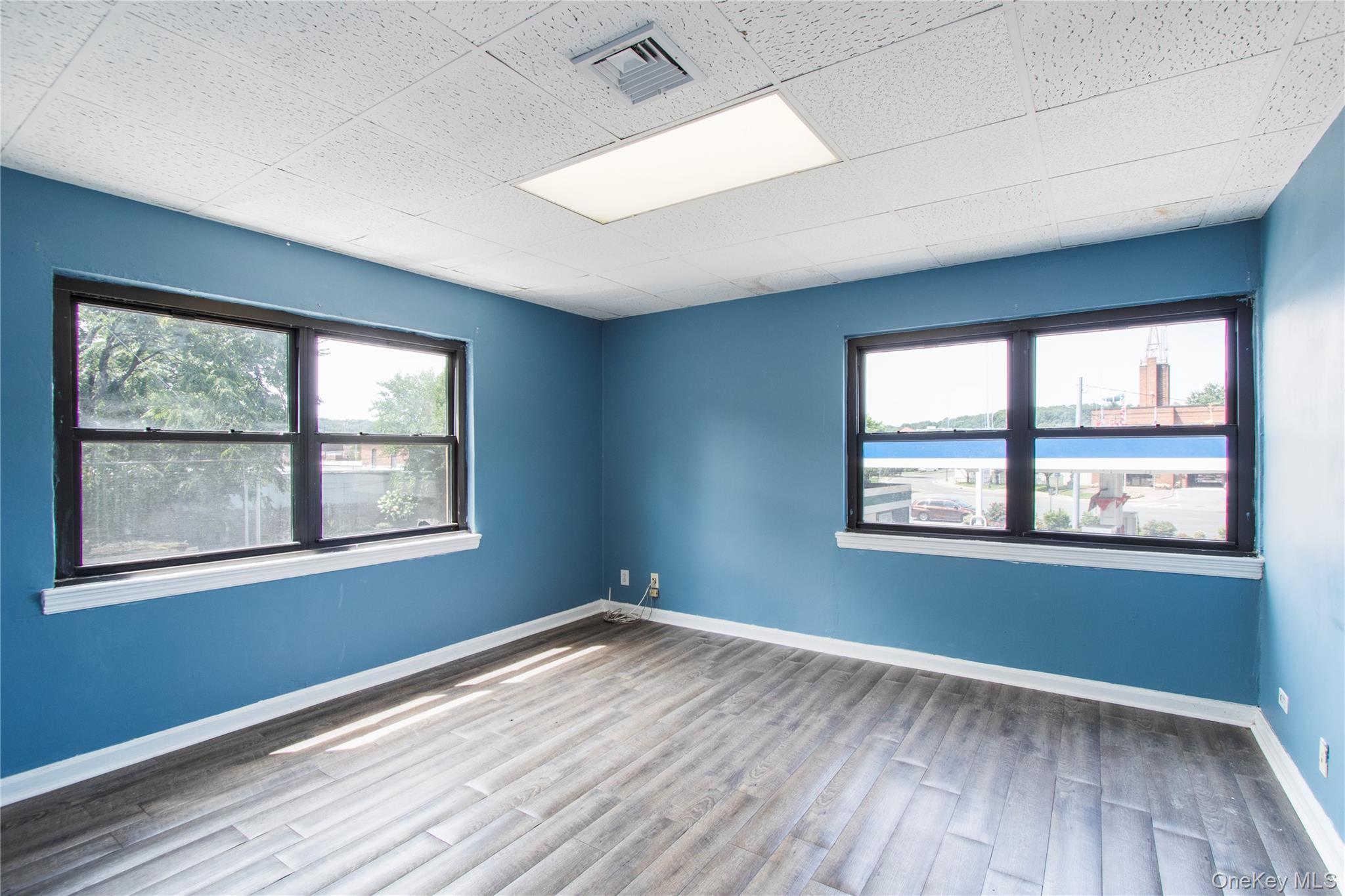 29 Glen Cove Avenue, Unit 212 photo 3