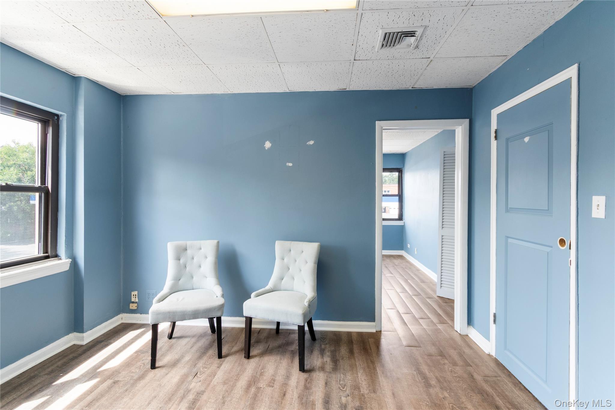 29 Glen Cove Avenue, Unit 212 photo 4