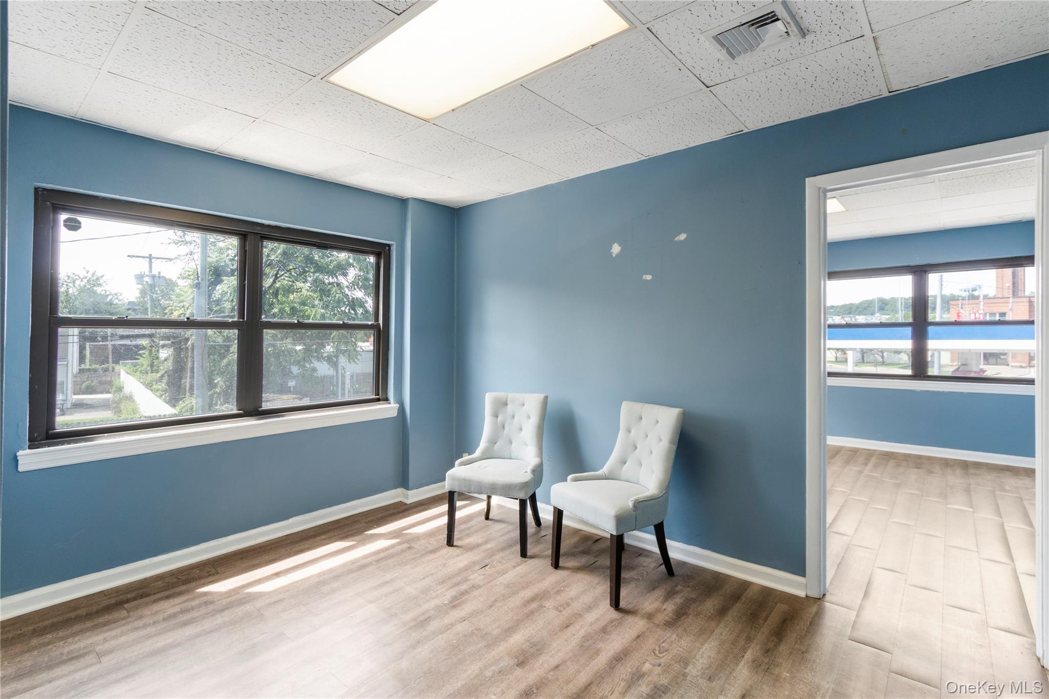 29 Glen Cove Avenue, Unit 212 photo 2