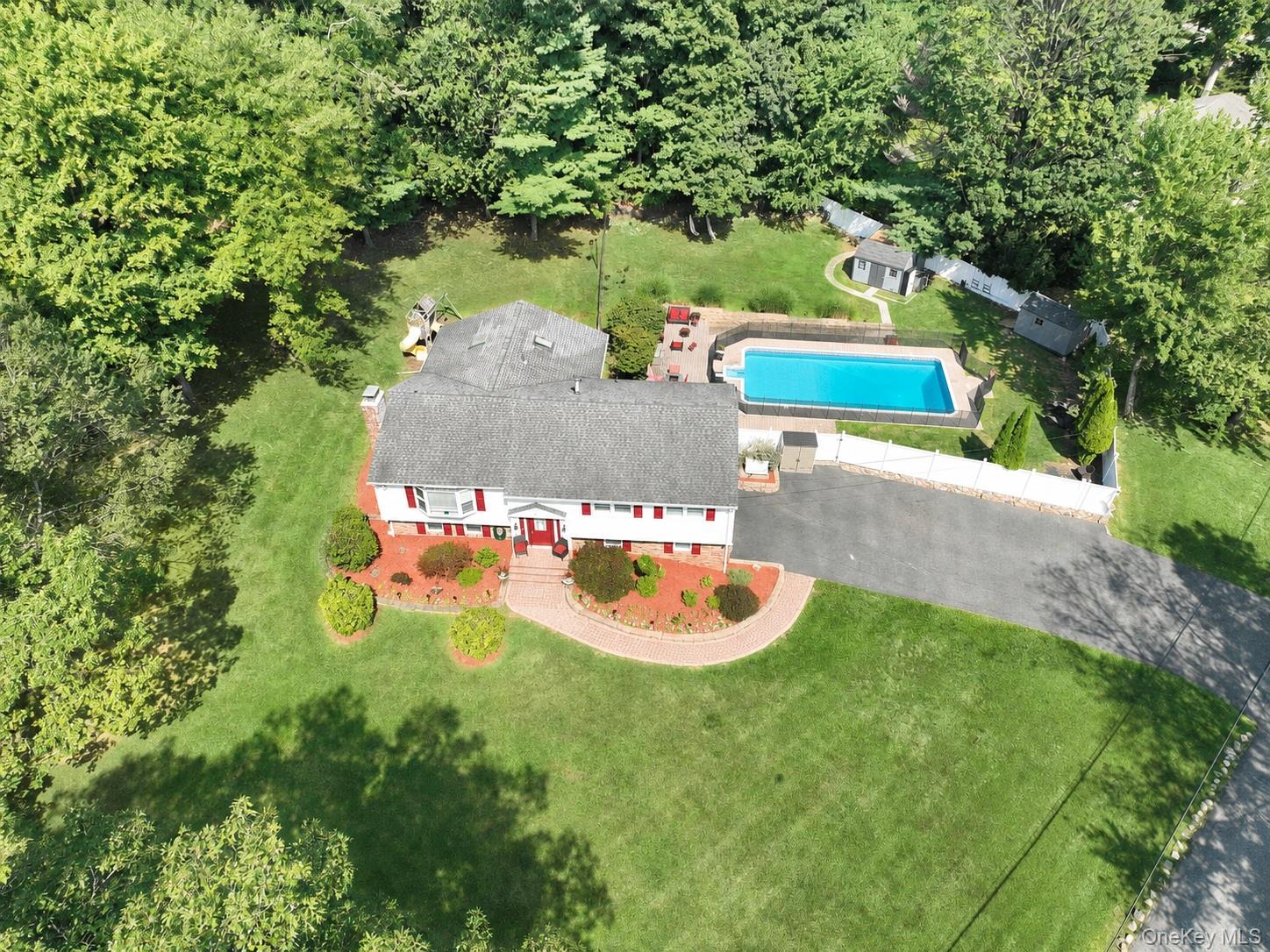 1 Potter Lane – For Sale photo 2