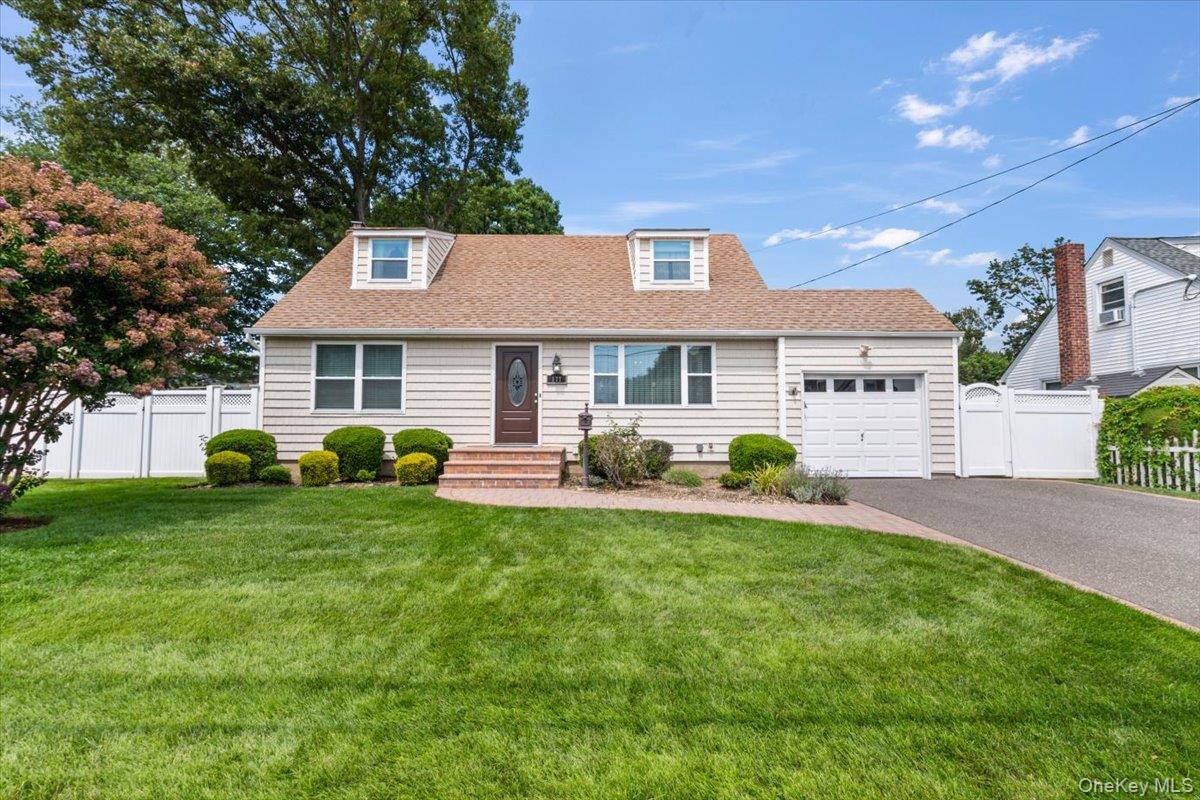 177 N Queens Avenue – For Sale