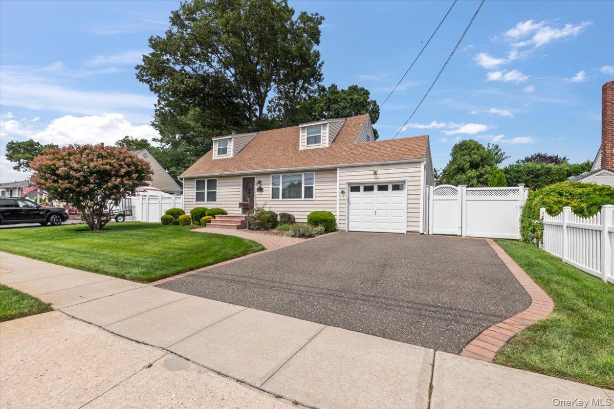 177 N Queens Avenue – For Sale photo 2