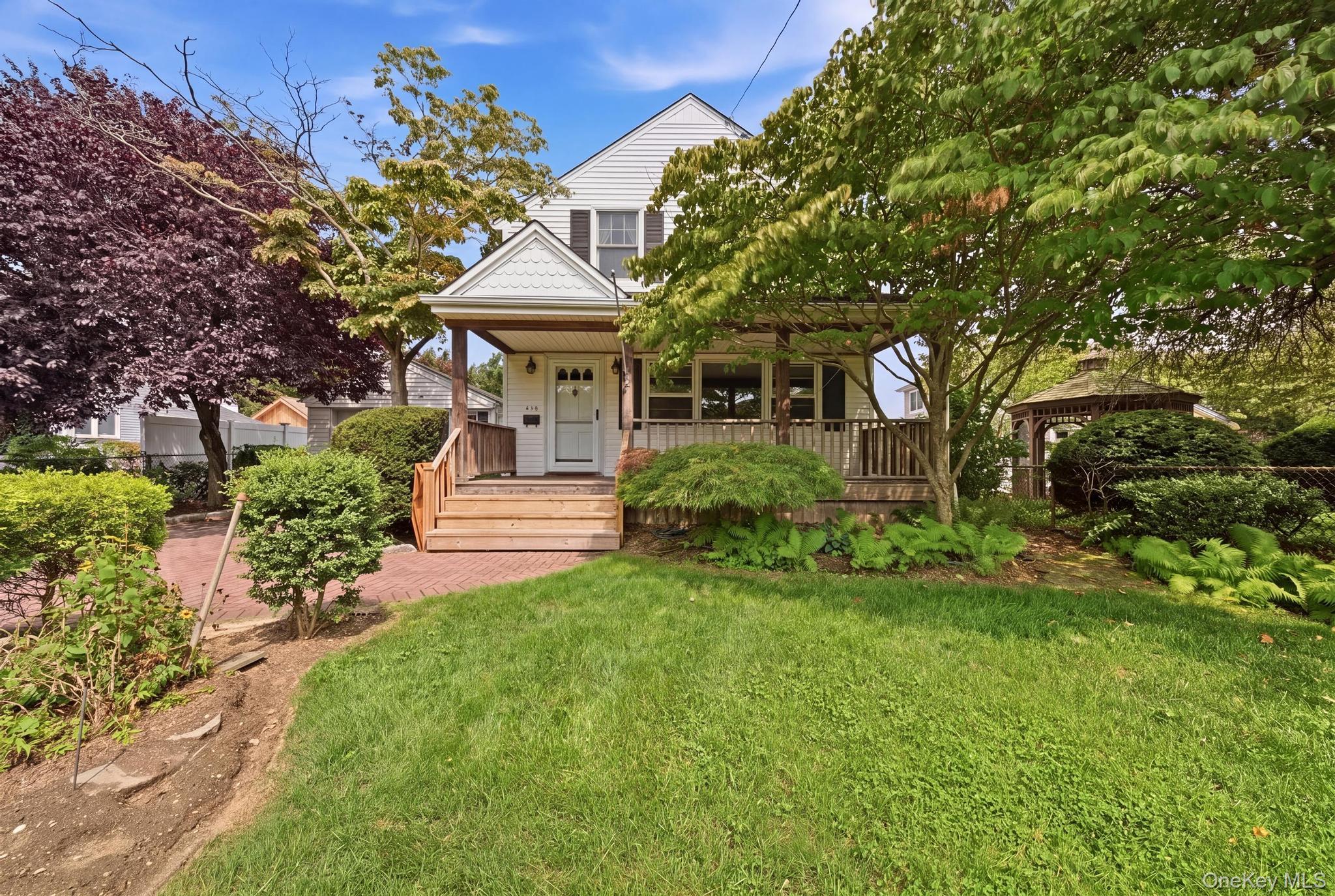 496 Windsor Place – For Sale